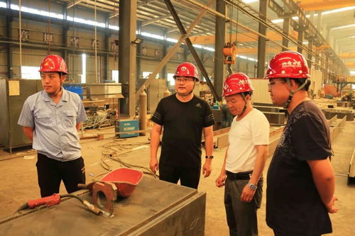 山西建投四建集團(tuán)工會2018年 夏送清涼 活動正式啟動 首站進(jìn)入騰業(yè)鋼構(gòu) 成業(yè)木模加工廠
